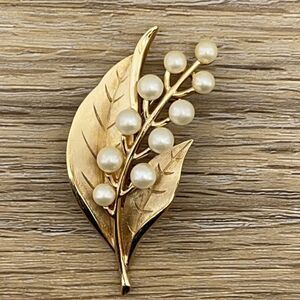 Vintage Crown Trifari Faux Pearl Brooch Pin 1960 Designer Gold Tone Leaf Signed